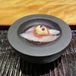 三分楼 - 北海道産八角のお刺身。美味し。