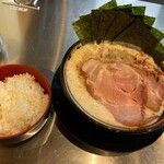 脂醤油組 - 『真』らあめん（サイコロ豚、のり）と白ごはん中