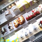 パティスリー ノア - 色々あるなぁ。