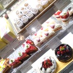 パティスリー ノア - ショーケース内のケーキ