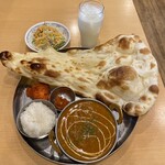 DIWALI - Ａランチ 
                      (ベジタブルカレー(激辛)･ナン･ライス･漬物･ 
                       サラダ･チキンティッカ･ラッシー)