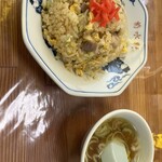 Kikusuiken - チャーハンと中華スープ