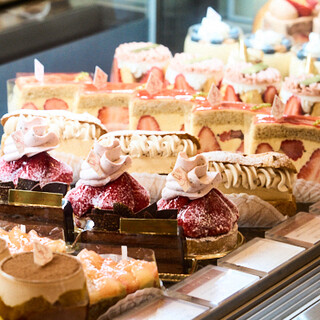 [Petit gateau made with carefully selected ingredients] The excitement of choosing a jewel ♪