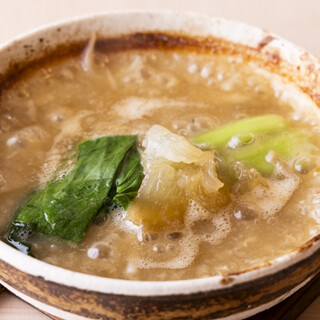 旬の魚を活かした握りや豪華食材を使った一品料理をコースで堪能