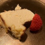 Meshiya Chuunikai - デザート
                      バスクチーズケーキ〜ホワイトチョコ仕立て