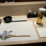 天麩羅･しゃぶしゃぶ・会席 中津川 - カウンターとビール