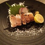 食堂 ナマケモノ - あら炙り刺し（クエ）