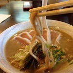 麺や しき - らぁ祭限定　濃厚白湯（880円）メンマリフト