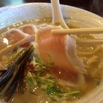 麺や しき - らぁ祭限定　濃厚白湯（880円）鶏チャーシューハーフリフト