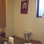 麺や しき - お店の壁