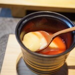 Tachiguizushi Jinjin - 茶碗蒸しの甘みに敢えて梅の酸味を合わせることで、心地よいおいしさの均衡を形成。