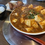 Yamamoto Sanchi - 汁なし麻婆麺と唐揚げ小ライスセット