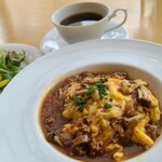 L'ombre de ange - 茸と挽き肉のデミグラスソースのオムライスセット(税込1,180円)
                        ①茸と挽き肉のデミグラスソースのオムライス
                        ②サラダ(萵苣&水菜&黄色パプリカ&赤パプリカ)
                        お飲み物《セットドリンク》①HOT珈琲