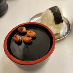 Isshinken - おにぎり 豆と紅生姜