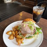 AS CLASSICS DINER - 【4月Monthly Burger】 『Roast Beef Ginger Burger¥2,200』 『lunch drink¥150』