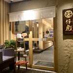 牛刺しと焼肉 仔虎 - 店舗外観