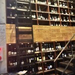 神泉 遠藤利三郎商店 - 壁一面ワイン！