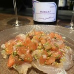 神泉 遠藤利三郎商店 - ・本日のセビーチェ（南米風カルパッチョ）真鯛
      ソースの中身（コリアンダー、ハチミツ、ハラペーニョ、トマト、にんにく、玉葱）