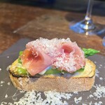 神泉 遠藤利三郎商店 - 生ハムとアスパラのブルスケッタ