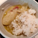 花様 - 食べ放題の玄米入りライスに本日はグリーンカレーもサービスで、、、