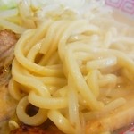 麺屋路三 - 麺は太麺