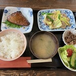 茶みせ ひら久 - 【日替わりランチ ￥650】サバの照り焼き＆豚バラの春キャベツの塩炒め！おかずの種類が多くて満足な定食ランチ✨️男性には量が少ないかもだけど、女性にはちょうどいいかな('ω')