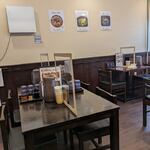 讃岐うどん つる凜 - テーブル席