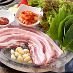 韓国家庭料理チョリ - サムギョブサルの水晶プレート