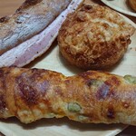 パラオア 法典店 - (季節限定)枝豆チーズ、 極厚乾塩ベーコンのカスクルート、焼きカレーパン