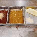 とんかつ comocchi - 胡麻ソース、味噌タレ、藻塩&国産レモン