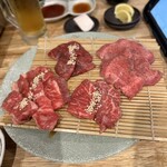 Wagyuuyakinikumo - スタート時に出される肉盛り