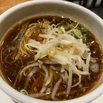香港蒸蘢 - 酸辣湯麺　　　トッピングは自分だから… モヤシは違うかな