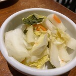 香港蒸蘢 - 野菜の甘酢漬け　　口直しにと選んだが…想像以上に酸っぱい