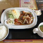 ごはん屋さん 花亭 - 週替わり定食(鶏だんごの甘酢あんかけ) 880円