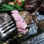 ハングリータイガー - フィレ切り落としステーキ断面。