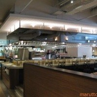 China Four Seasons 六本木店 - 入ってすぐにバーカウンター