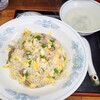 慶龍 - 料理写真:しっとりエアリーな炒飯には大根スープと漬け物付き
