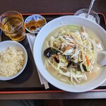 中国厨房 上海亭 - 野菜タン麺＋α￥750