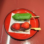 Oiwake Dango - 抹茶だんごといちごだんご