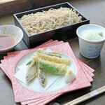 [Seasonal recommendation] Young sweetfish tempura seiro / soba