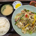 Nakayoshi Mura - 野菜炒め定食