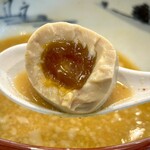 Menya Tsubame - 味玉の黄身の水飴のようなねっとり加減は極上です(*≧∀≦*)