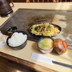 お好み焼 大ちゃん - ホルモンそば定食　９３５円