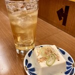 佐野屋 - 電氣ブランハイボール(300円)と冷やっこ(100円)。