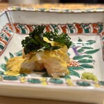 温石 - 伊勢海老の鳴声に耳を澄ませたのは、人生初。炭火で丁寧に火を入れ、伊勢海老の味噌がたっぷりと。トッピングにケールの素揚げ。彩鮮やかでお見事です☆☆☆☆☆