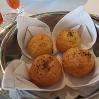 Benoit Alain Ducasse - グジェールのミニシュー（チーズ味）