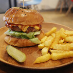 Wings Burger - チーズバーガー(1400円)
