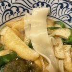 棊子麺茶寮 いしこん - 麺は幅広