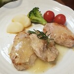 キッチン ブルー グローブ - 豚ヒレ肉ソテーのアップ