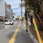 糀カフェ 2539 - この通りの右奥にあります